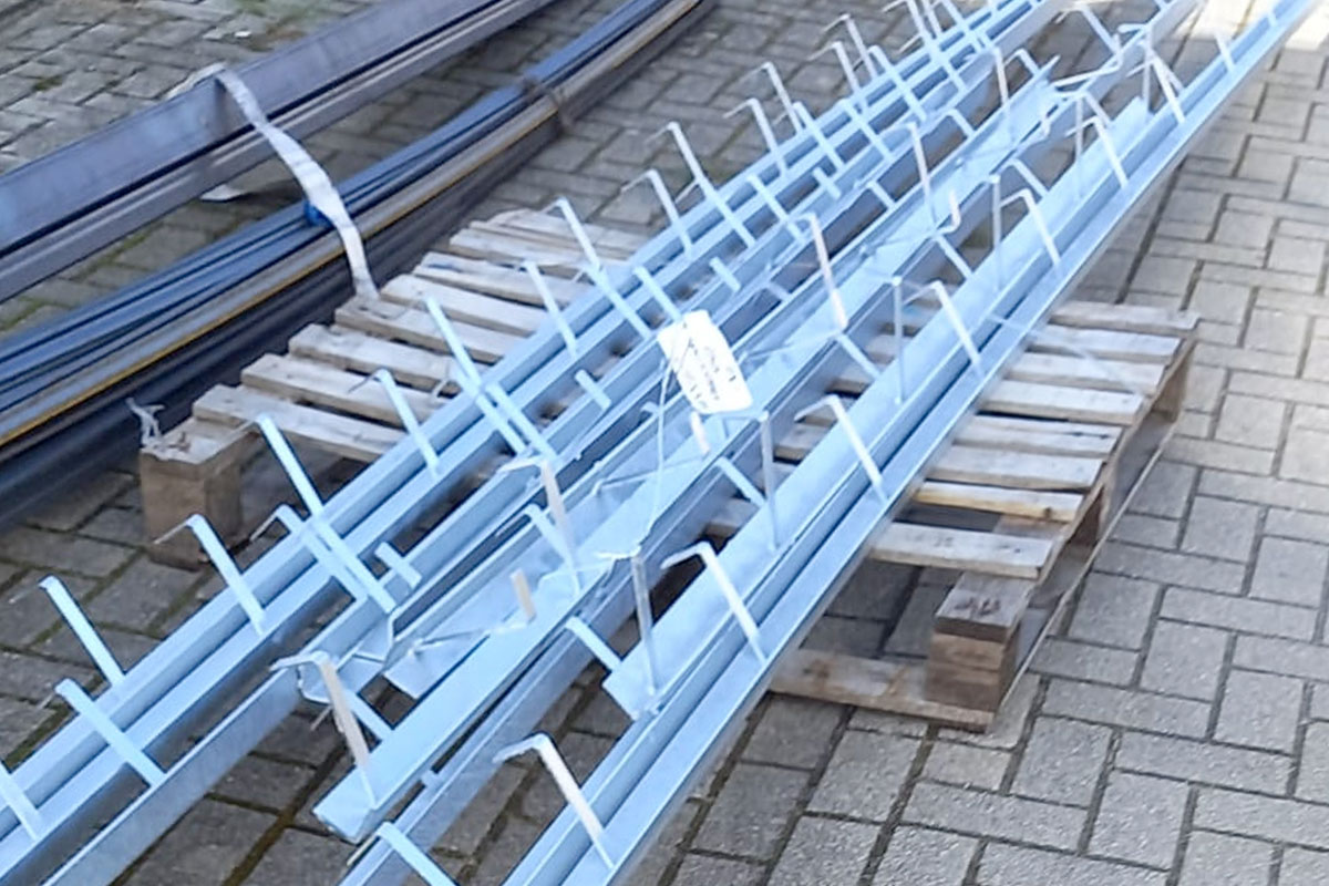 Pijpschoen Fig. 810 | Op T-profiel 100x100x11 | S235JR Thermisch Verzinkt 2 600x600