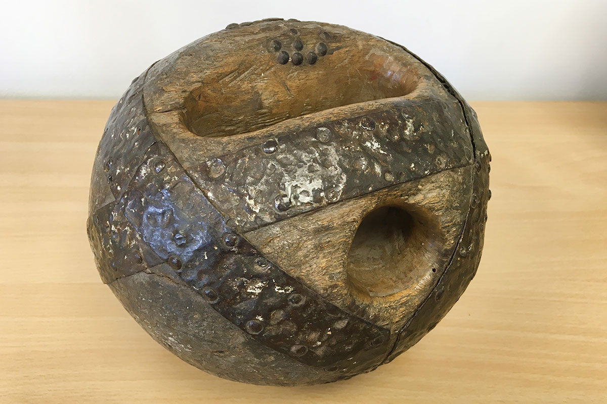 Oude houten bowlingballen