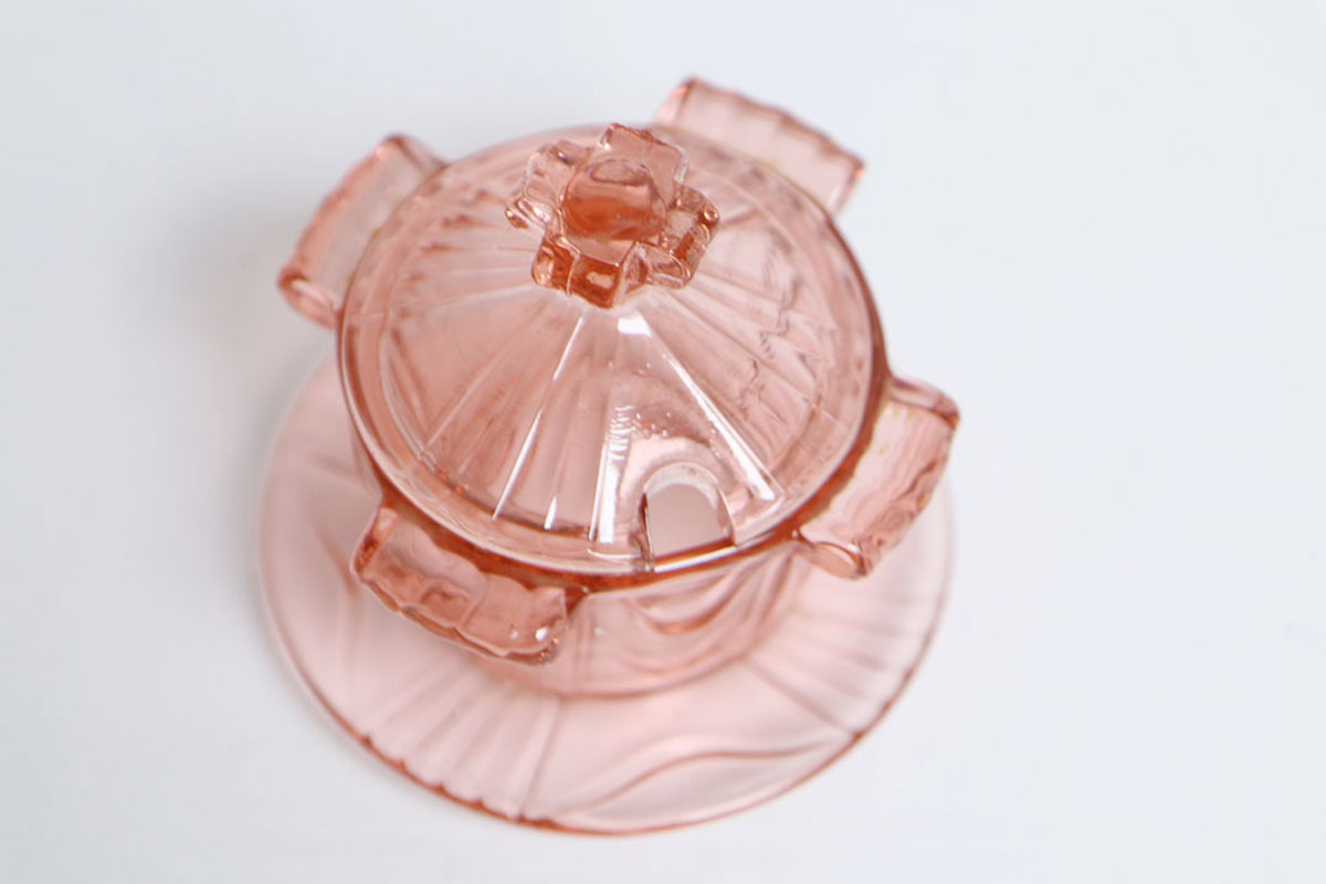 Breng Vintage Vibe in Huis met Roze Vintage Glas