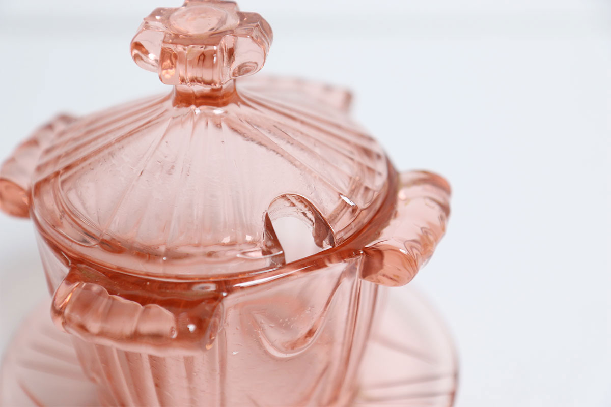 Duik in de Betoverende Wereld van Vintage Roze Glaswerk