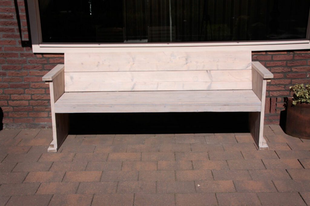 steigerhouten bankje voortuin