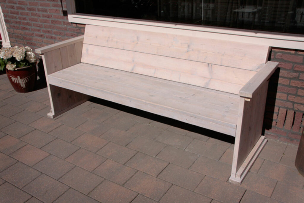 steigerhouten bankje voortuin