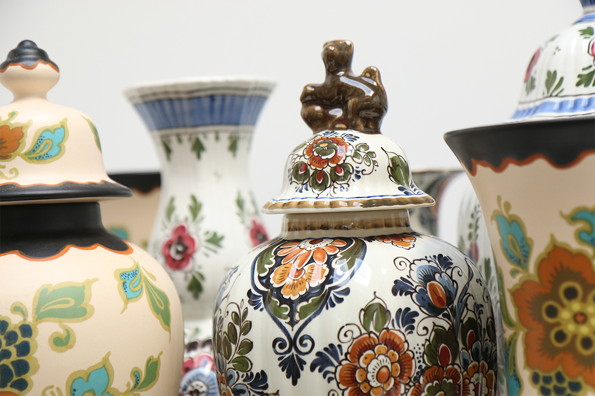 Wat is steviger, porselein of aardewerk?