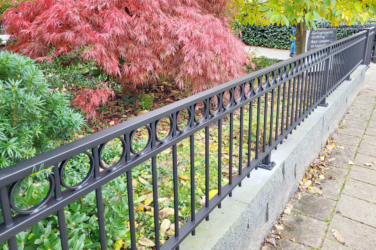 Metalen Tuinhek Plaatsen: Zo Doe Je Dat Zelf!