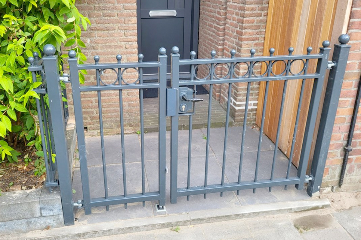Metalen tuinhek met poort: Stijlvol en praktisch