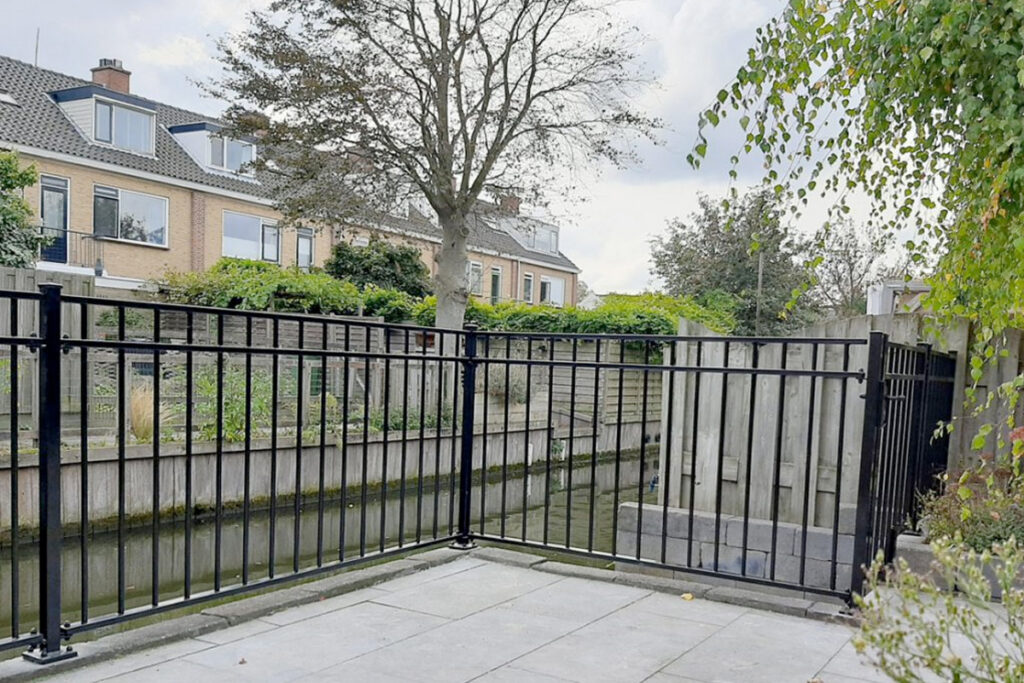 Tuinhek laten lassen