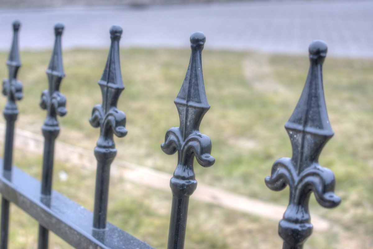 Welk materiaal is het beste voor een tuinhek?