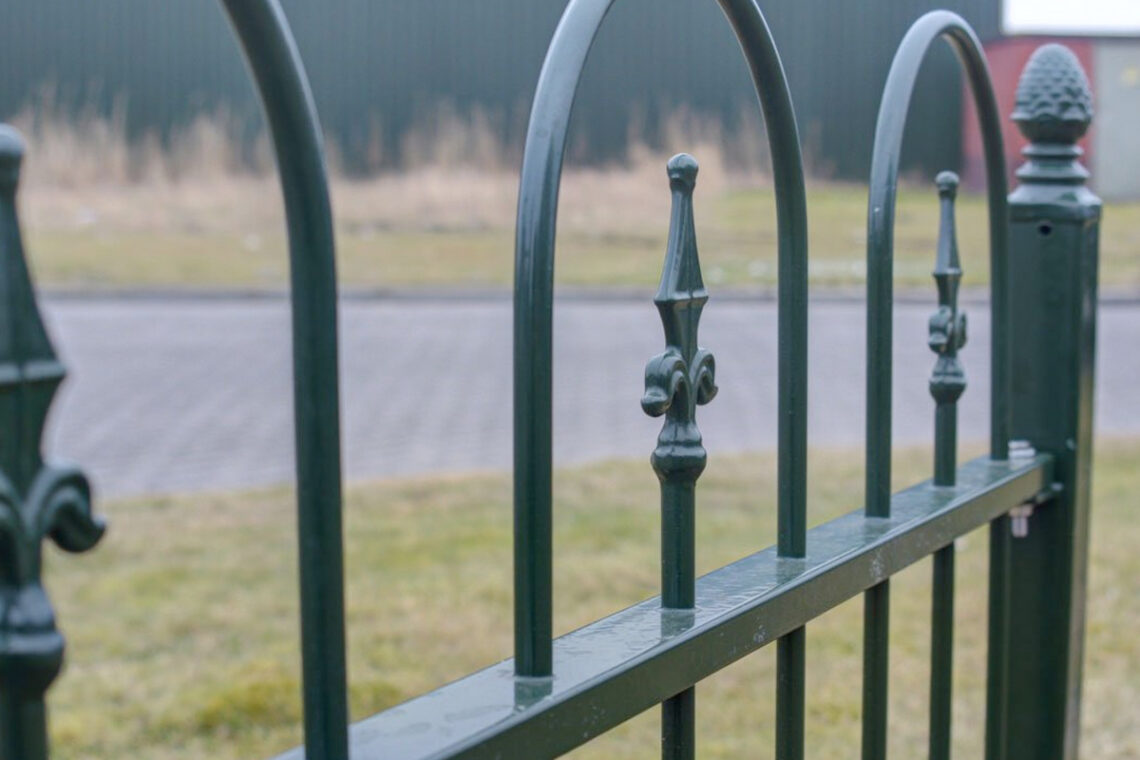 Tuinhek voortuin van metaal