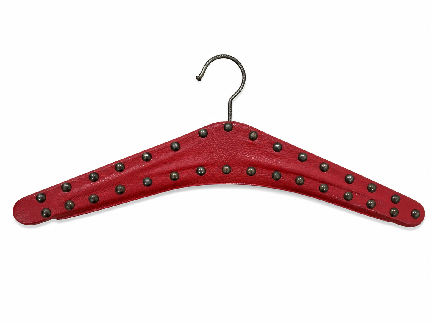 Vintage rode kledinghangers met studs